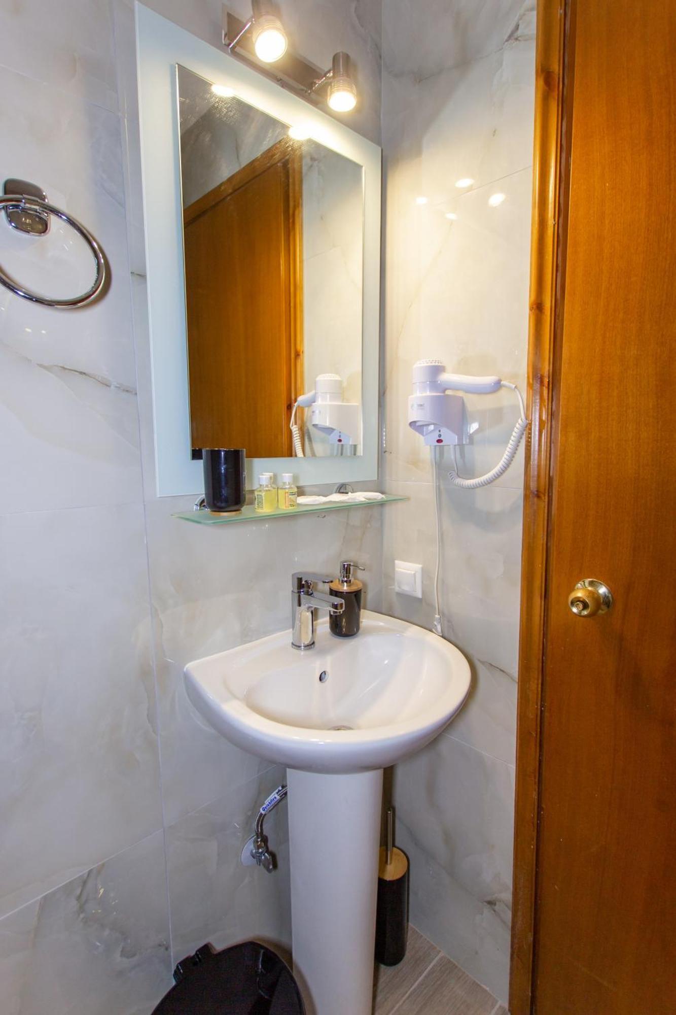 Athanasia Inn Vrasná Kültér fotó
